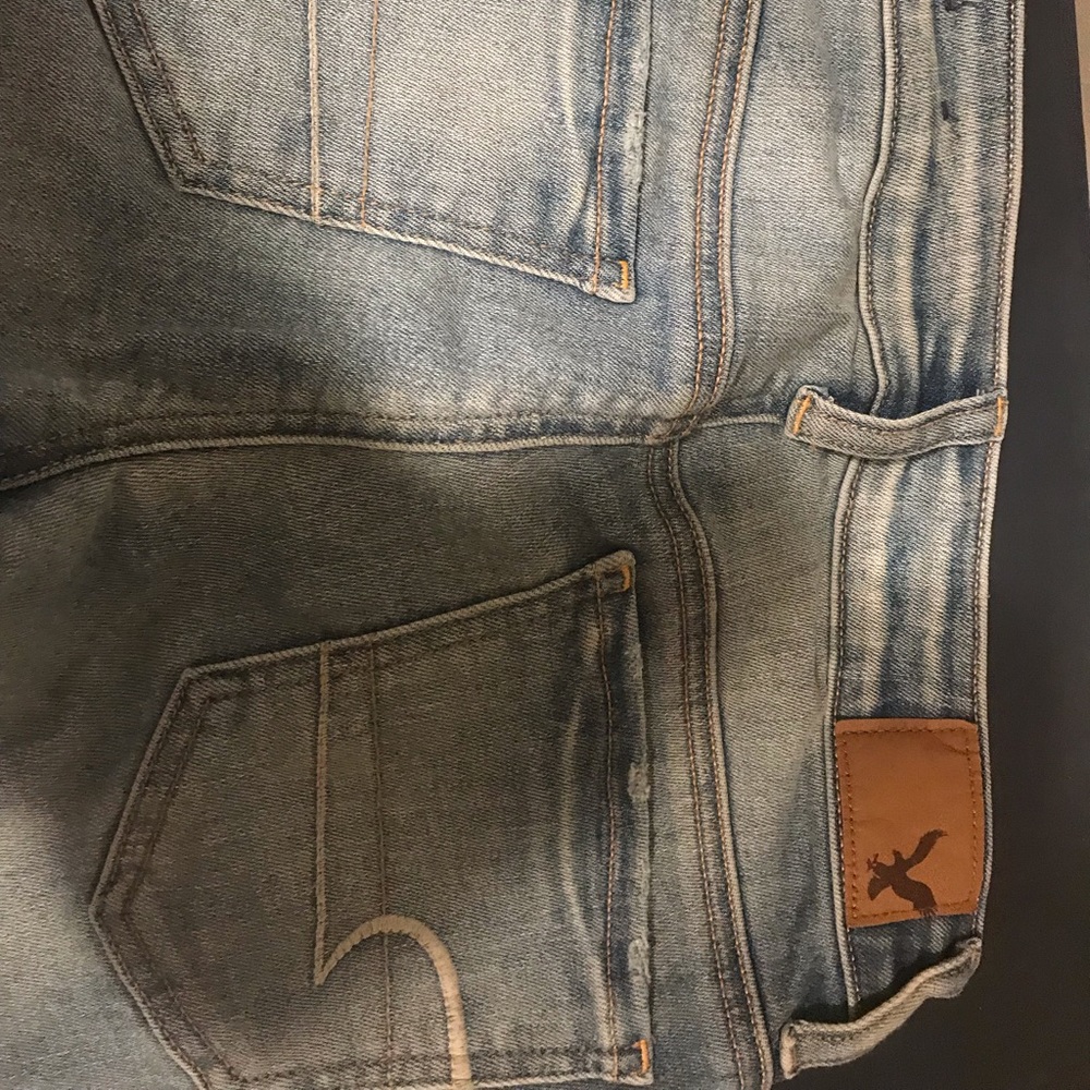 light wash american eagle jeans